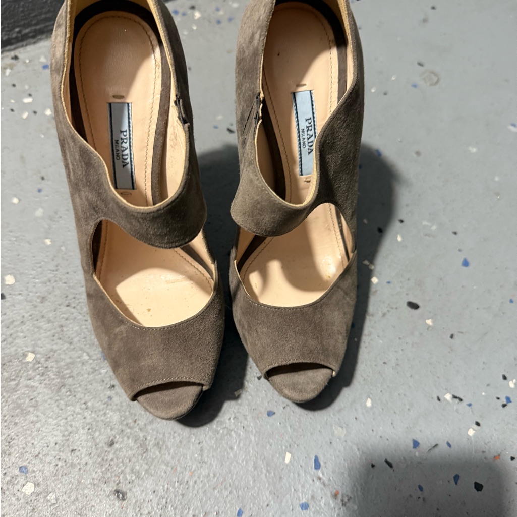 Prada Maryjane Gray Suede Pumps Sz